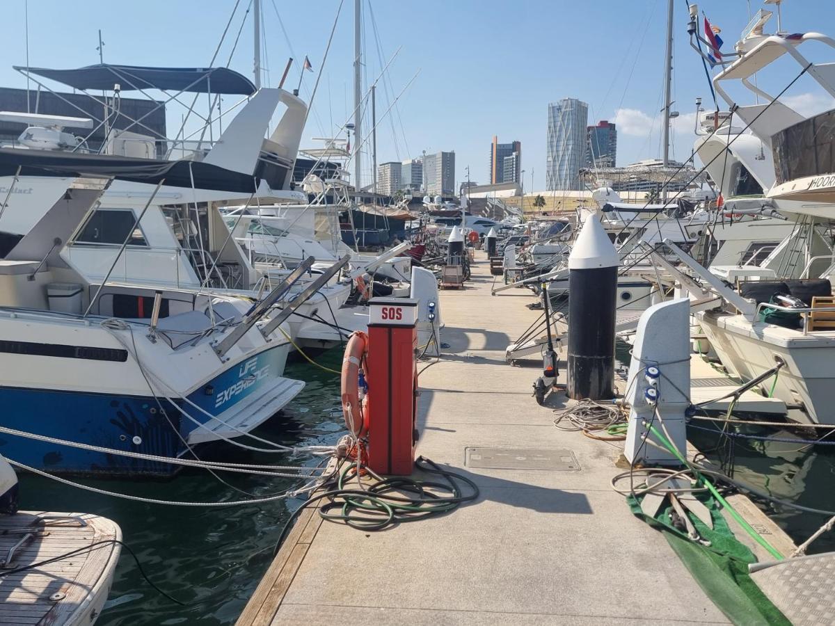 Hotel Beautiful And Comfy Boat In Barcelona With Boat Tour Option Exterior foto
